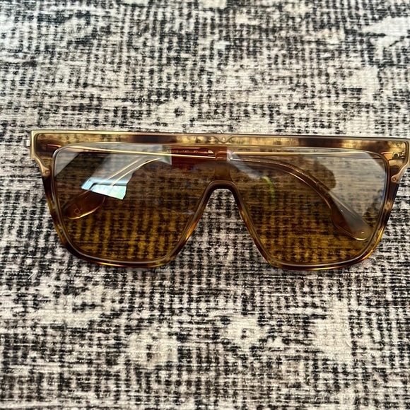 VICTORIA BECKHAM
Tortoiseshell Shield Sunglasses blonde Havana main image 4